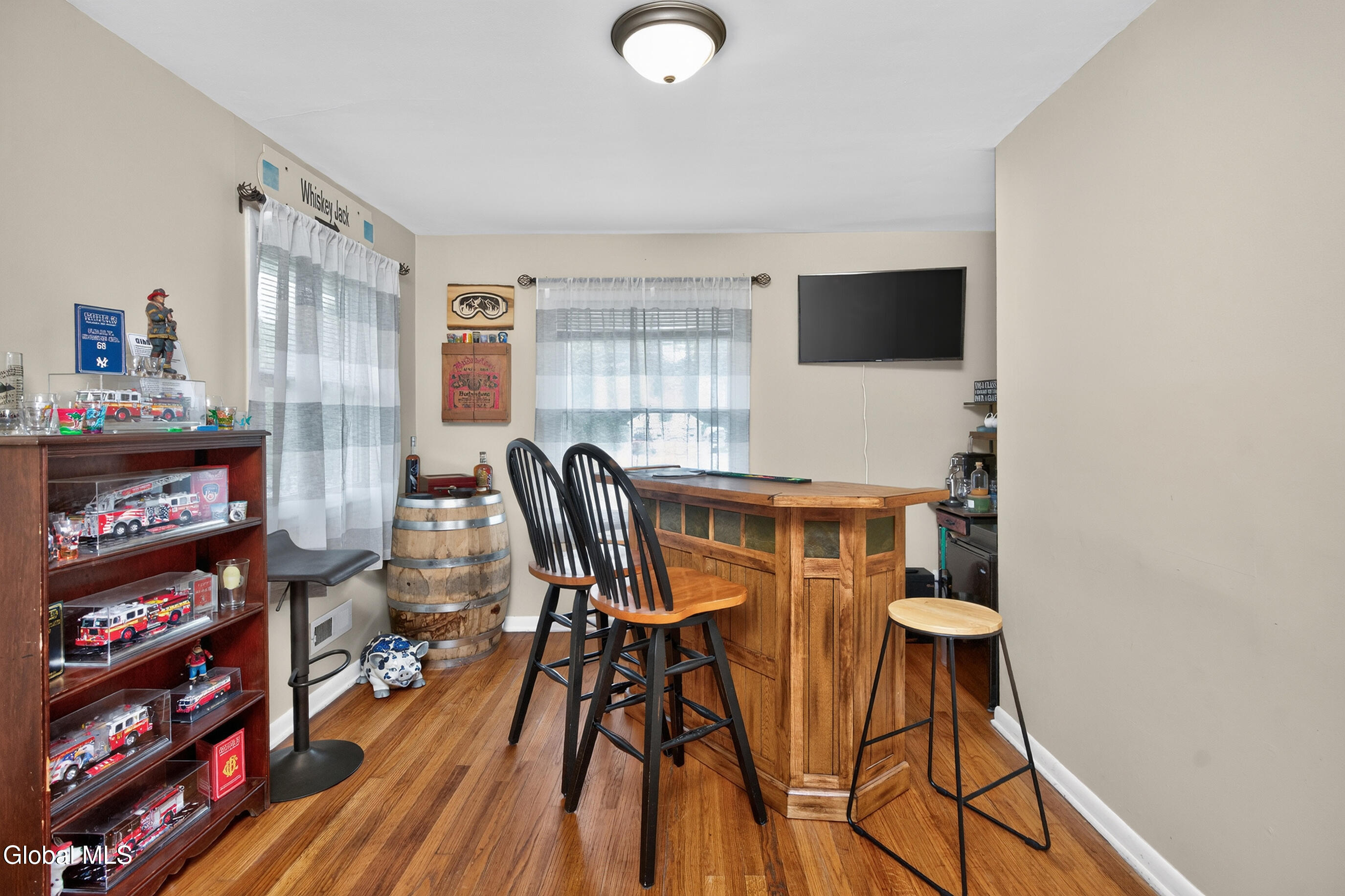 27 Asprion Road Glenmont NY 12077