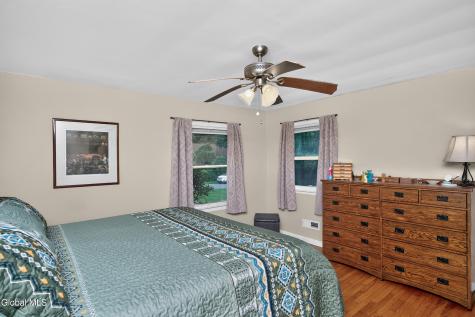 27 Asprion Road Glenmont NY 12077