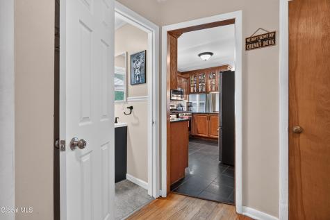 27 Asprion Road Glenmont NY 12077