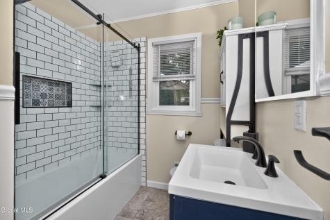27 Asprion Road Glenmont NY 12077