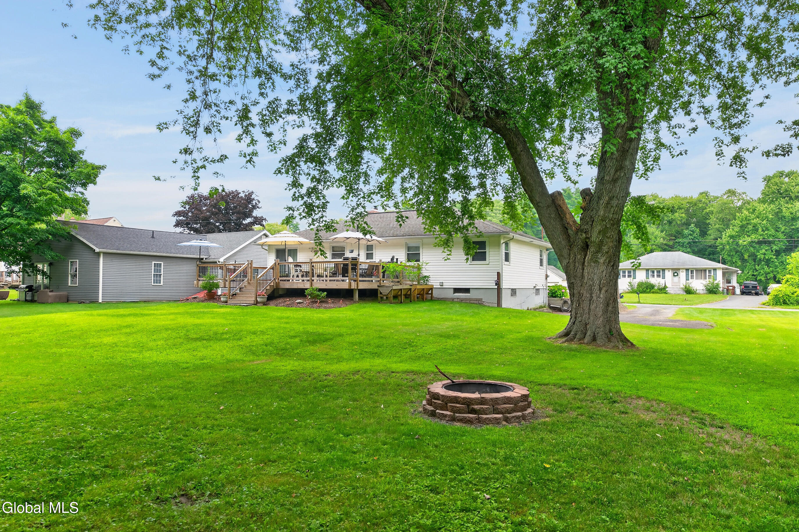 27 Asprion Road Glenmont NY 12077