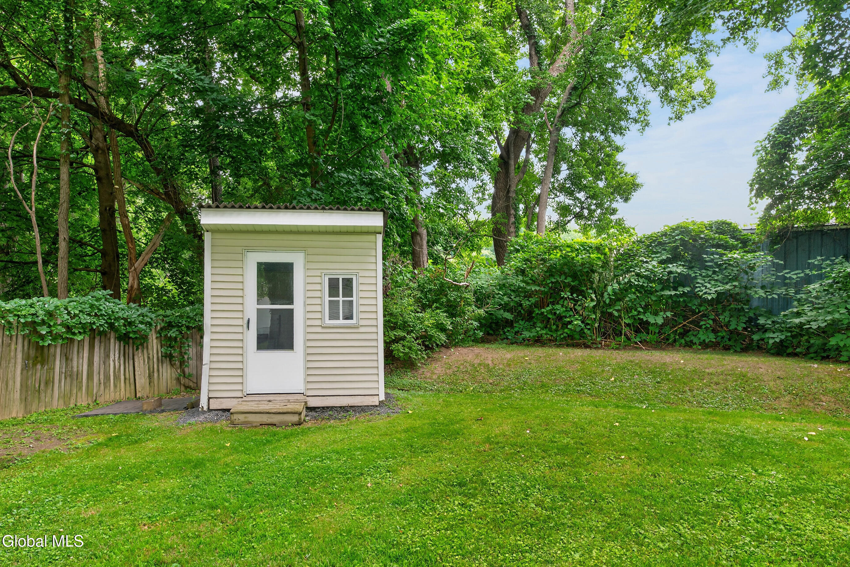 27 Asprion Road Glenmont NY 12077