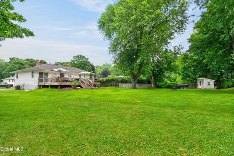 27 Asprion Road Glenmont NY 12077
