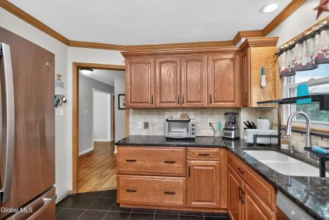 27 Asprion Road Glenmont NY 12077