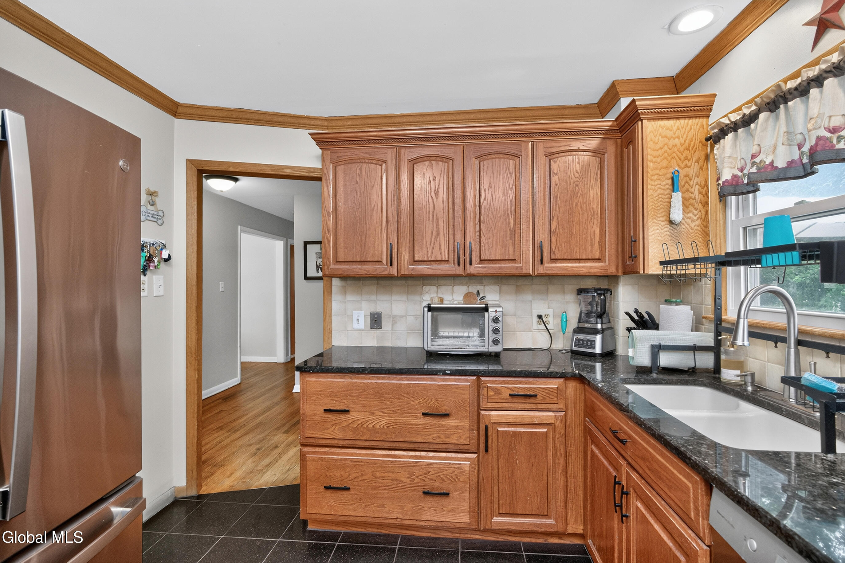 27 Asprion Road Glenmont NY 12077