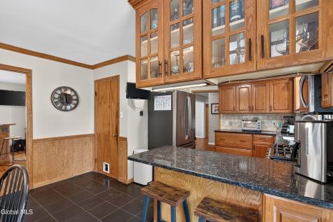 27 Asprion Road Glenmont NY 12077