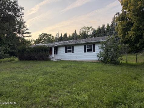 5 Mohican Way Valley Falls NY 12185