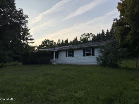 5 Mohican Way Valley Falls NY 12185