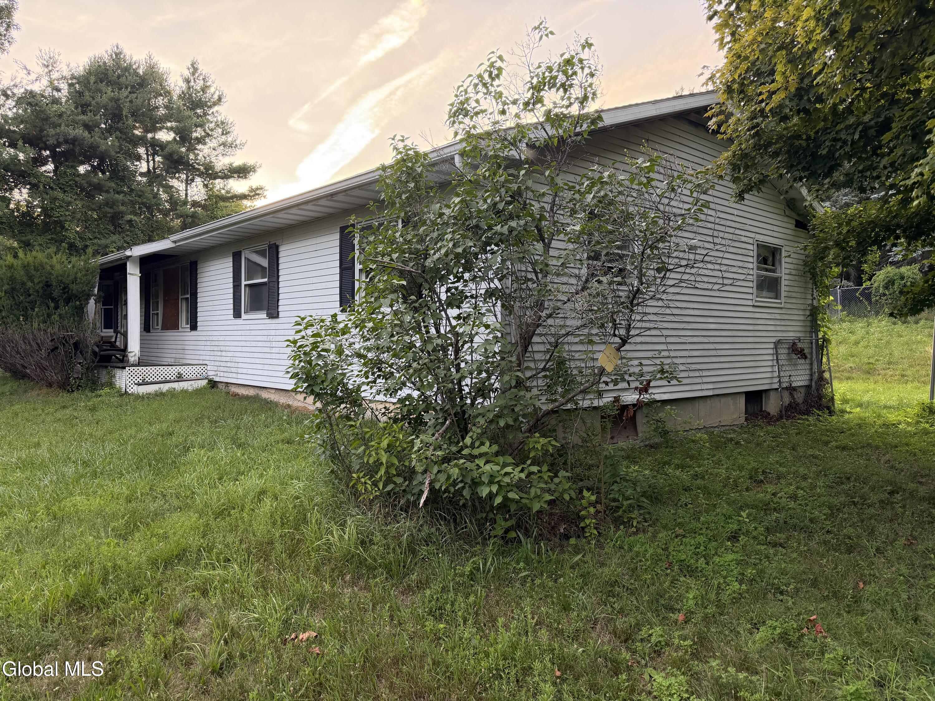 5 Mohican Way Valley Falls NY 12185