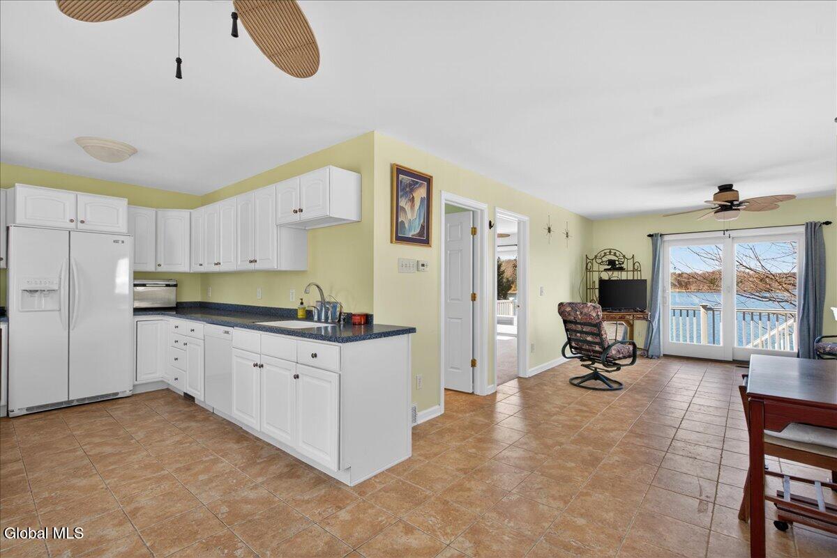 3043 E Shore South Road Hagaman NY 12086