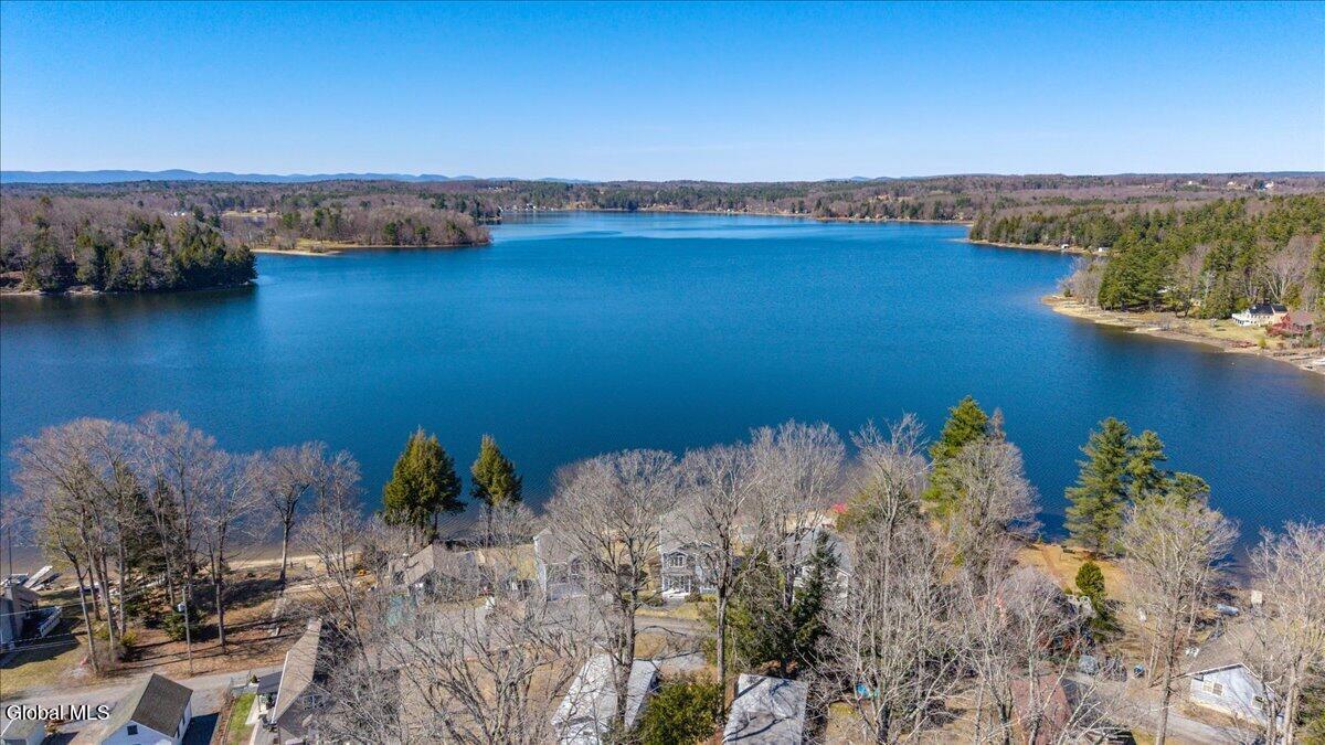 3043 E Shore South Road Hagaman NY 12086