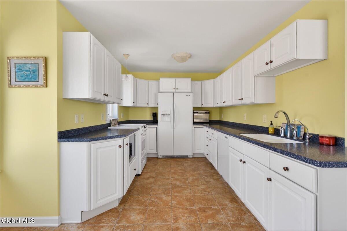 3043 E Shore South Road Hagaman NY 12086