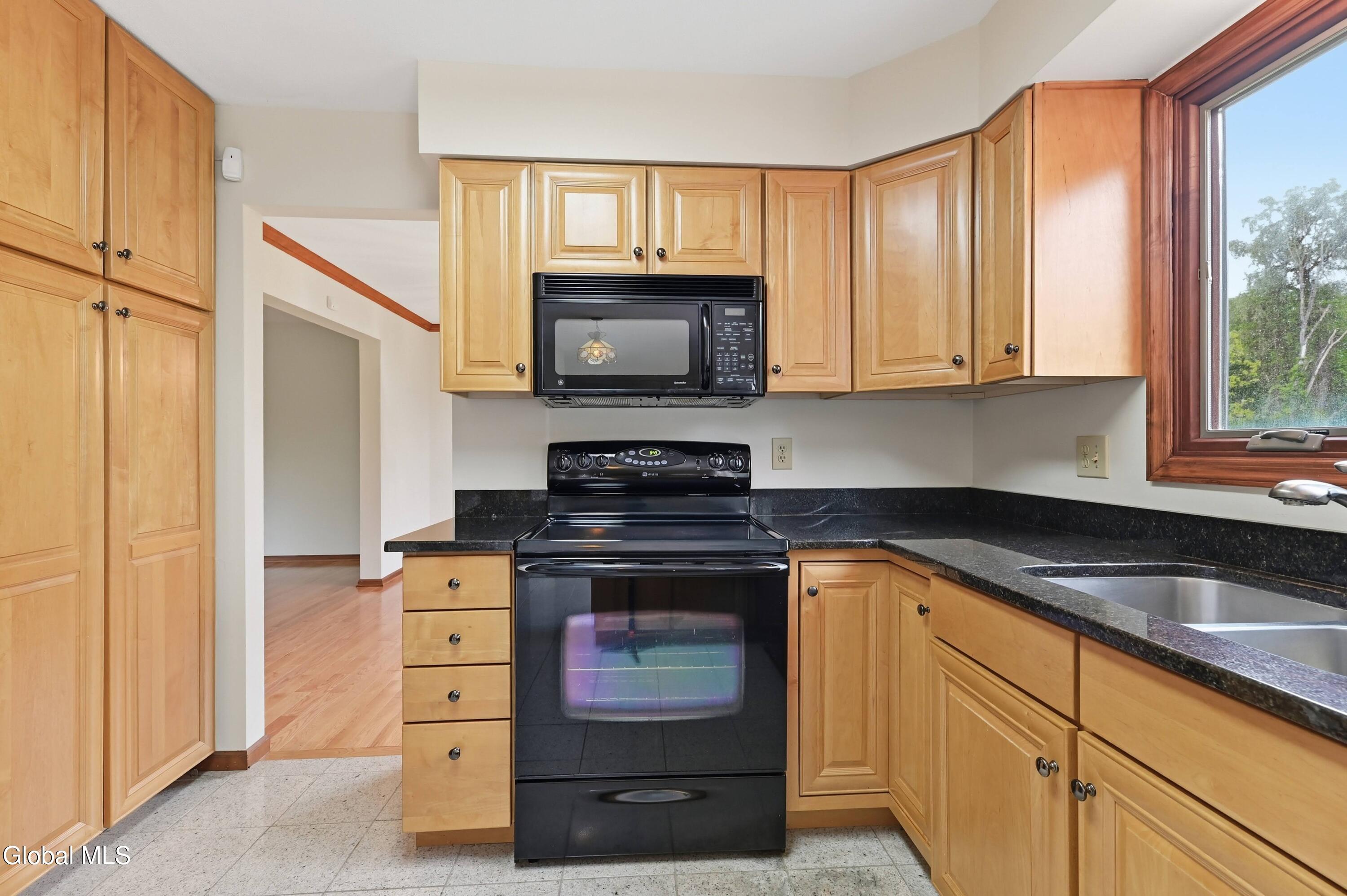 60 Surrey Mall Slingerlands NY 12159