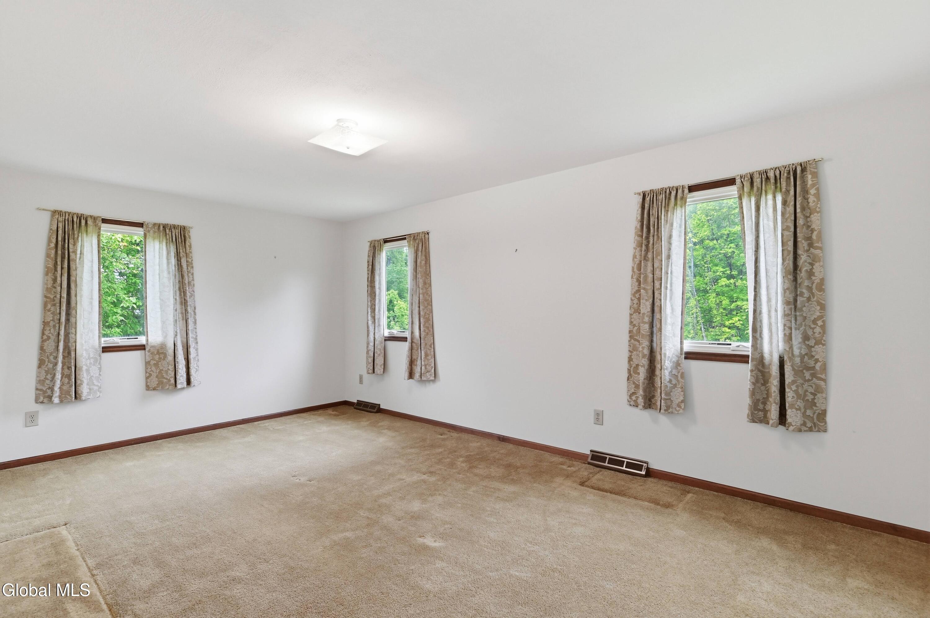 60 Surrey Mall Slingerlands NY 12159