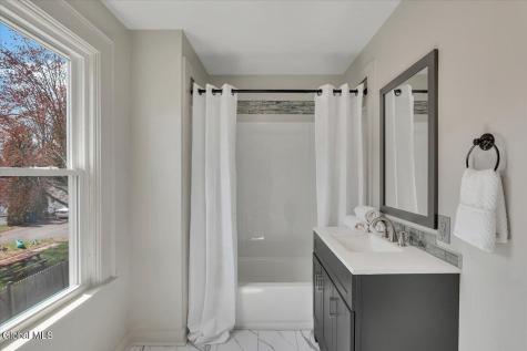 29 Vley Road Scotia NY 12302