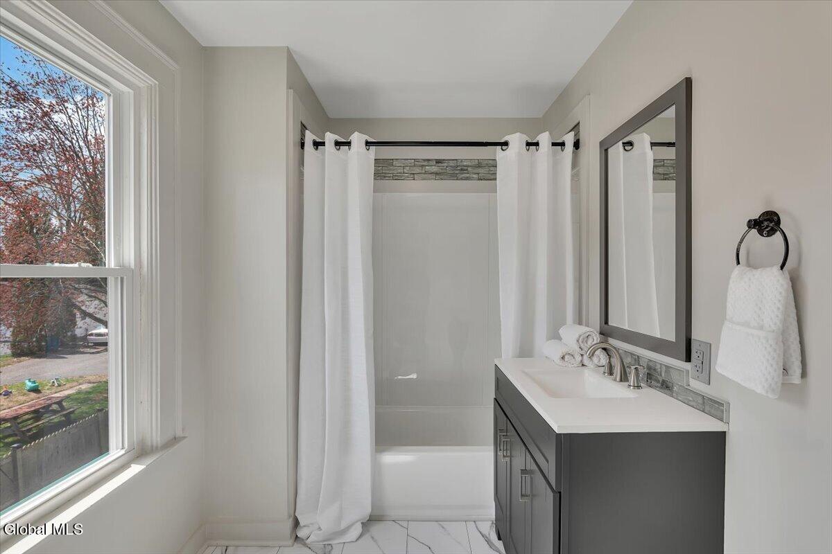 29 Vley Road Scotia NY 12302