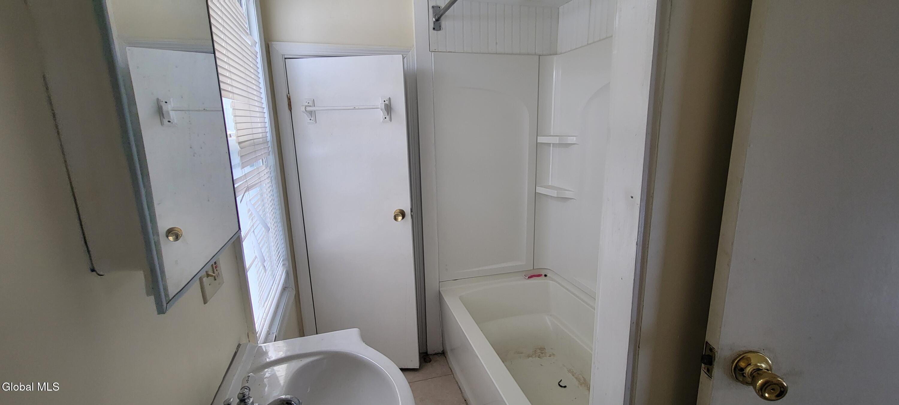 32 Walnut Street Gloversville NY 12078
