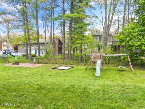 29 Surrey Mall Slingerlands NY 12159