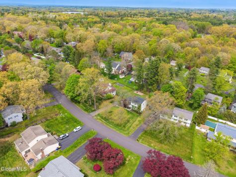 29 Surrey Mall Slingerlands NY 12159
