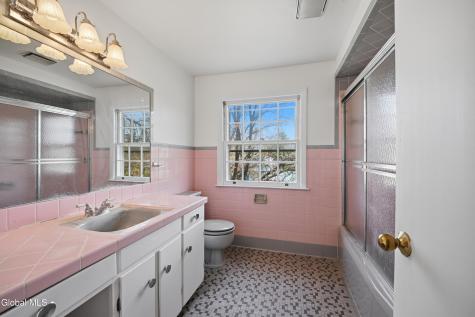 98 W Saint Stephens Lane Glenville NY 12302