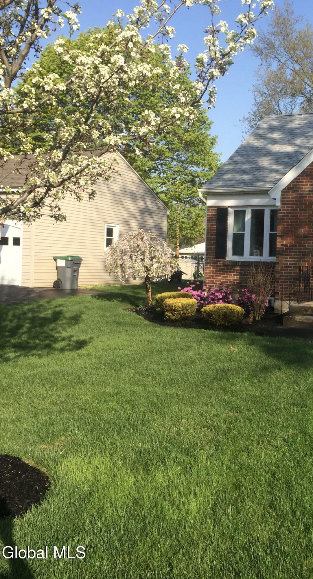 1022 Day Road Schenectady NY 12303