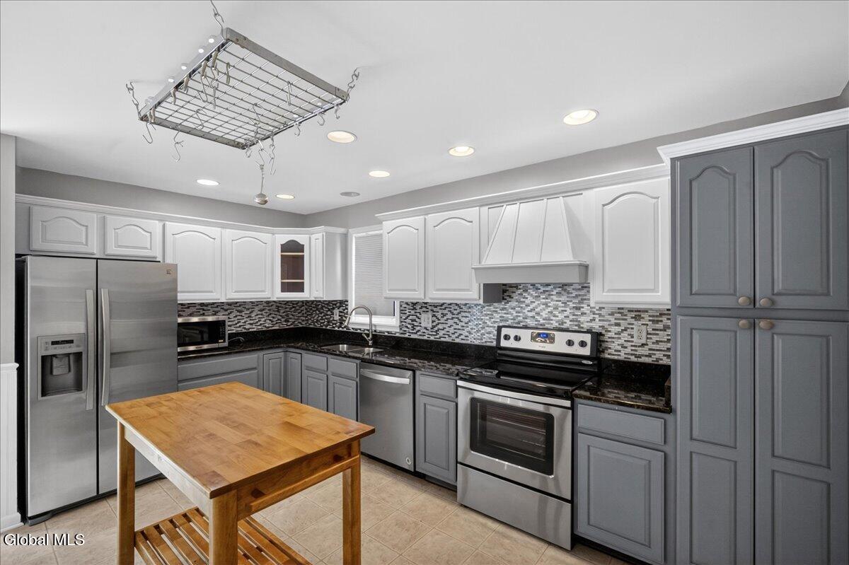 23 Victoria Way Albany NY 12209
