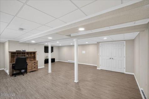 23 Victoria Way Albany NY 12209