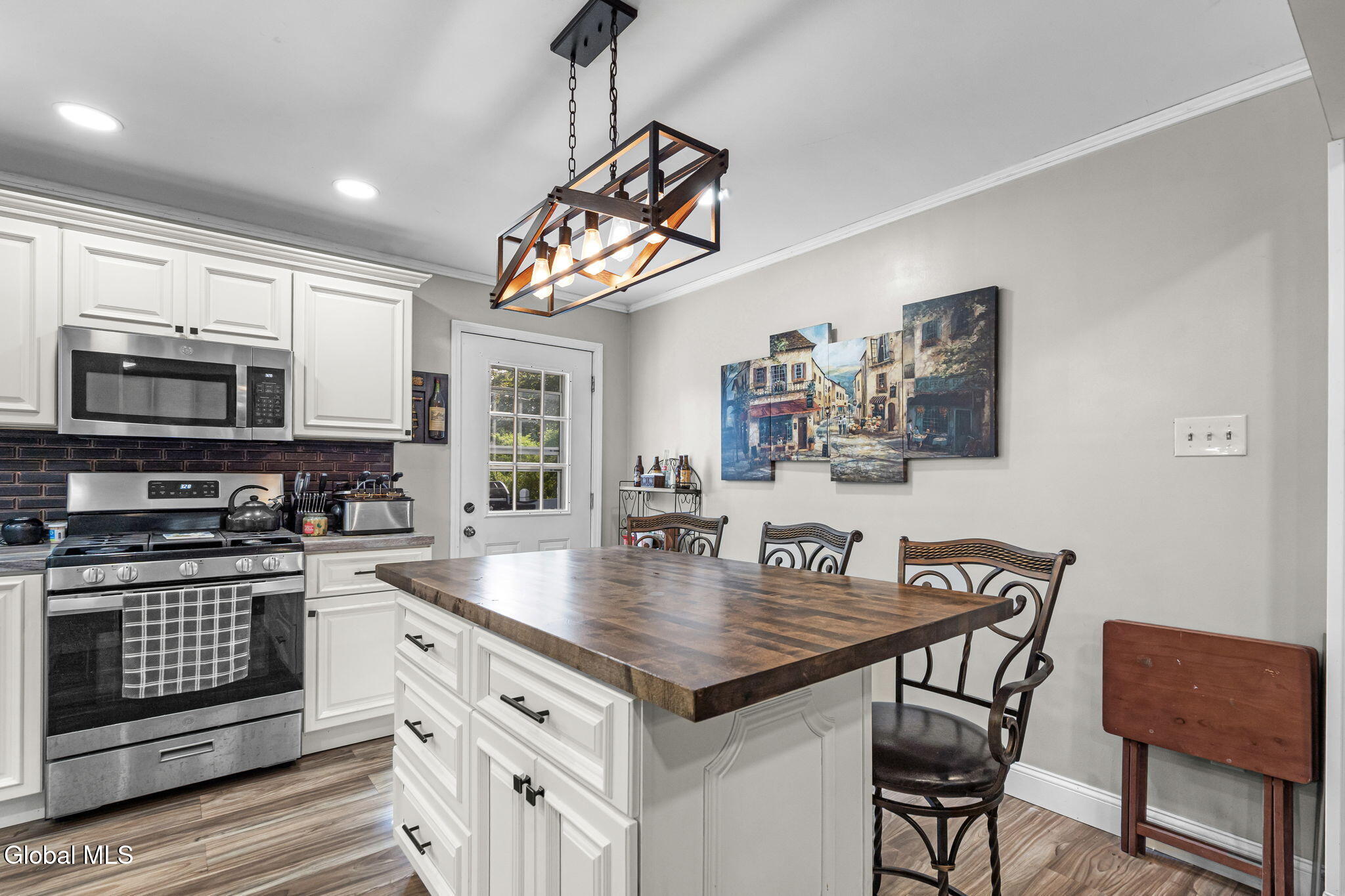 32 Hanes Street Guilderland NY 12203