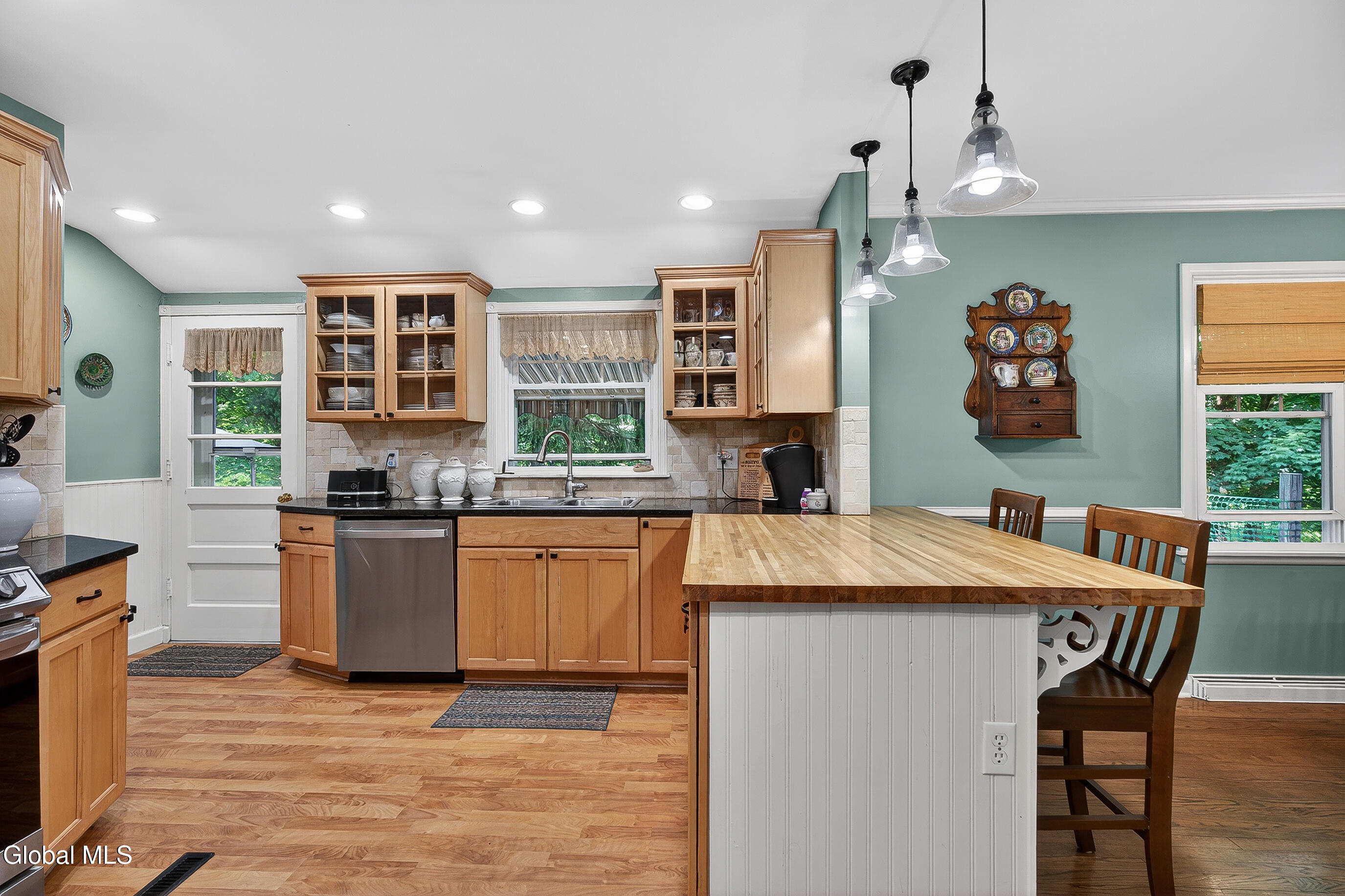 2 Avon Road Delmar NY 12054