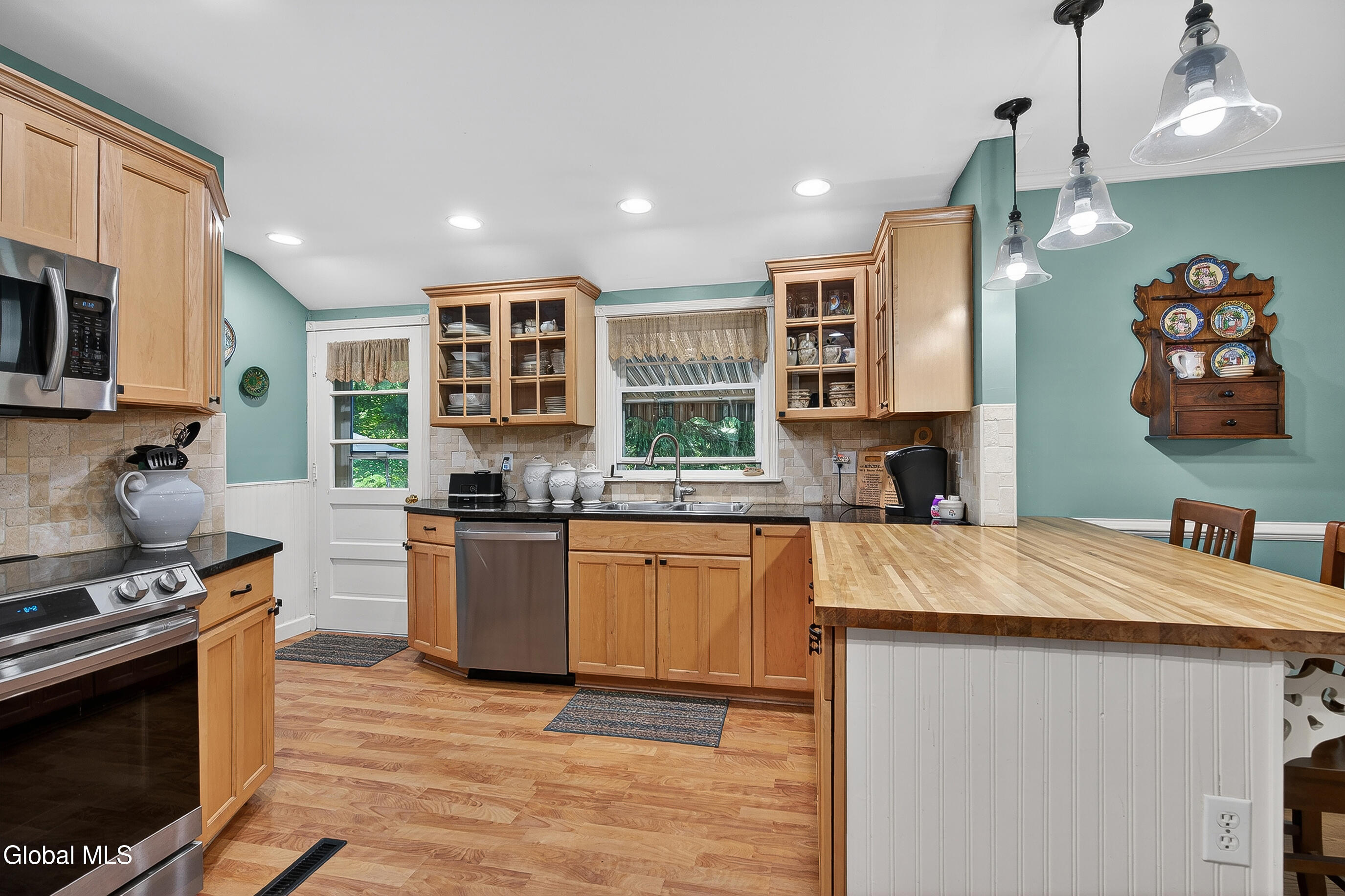 2 Avon Road Delmar NY 12054