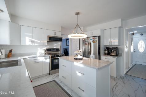 933 E Pine Hill Drive Schenectady NY 12303