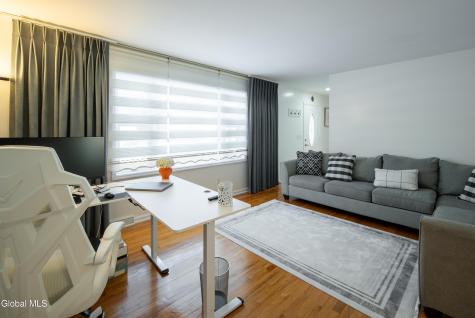 933 E Pine Hill Drive Schenectady NY 12303