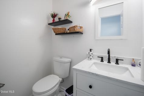 933 E Pine Hill Drive Schenectady NY 12303