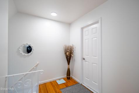 933 E Pine Hill Drive Schenectady NY 12303