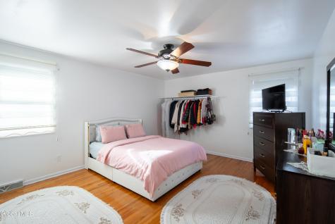 933 E Pine Hill Drive Schenectady NY 12303