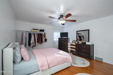 933 E Pine Hill Drive Schenectady NY 12303