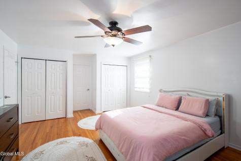 933 E Pine Hill Drive Schenectady NY 12303