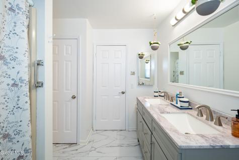 933 E Pine Hill Drive Schenectady NY 12303