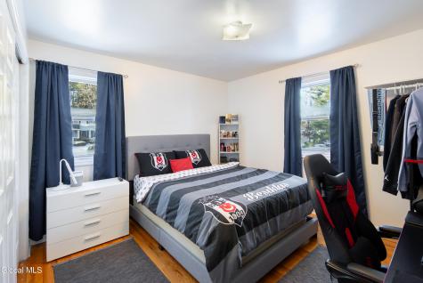 933 E Pine Hill Drive Schenectady NY 12303