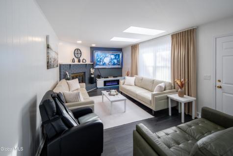 933 E Pine Hill Drive Schenectady NY 12303