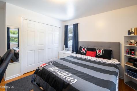 933 E Pine Hill Drive Schenectady NY 12303