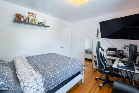 933 E Pine Hill Drive Schenectady NY 12303