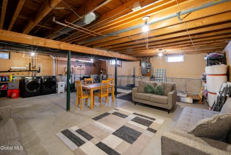 933 E Pine Hill Drive Schenectady NY 12303