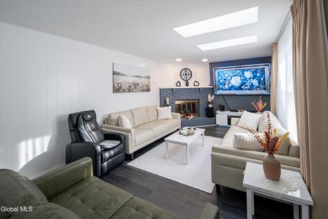 933 E Pine Hill Drive Schenectady NY 12303