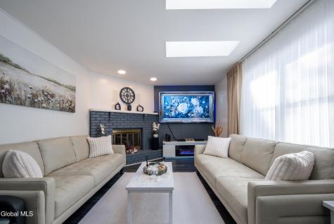 933 E Pine Hill Drive Schenectady NY 12303