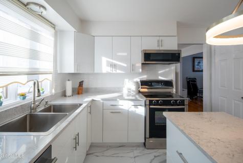 933 E Pine Hill Drive Schenectady NY 12303