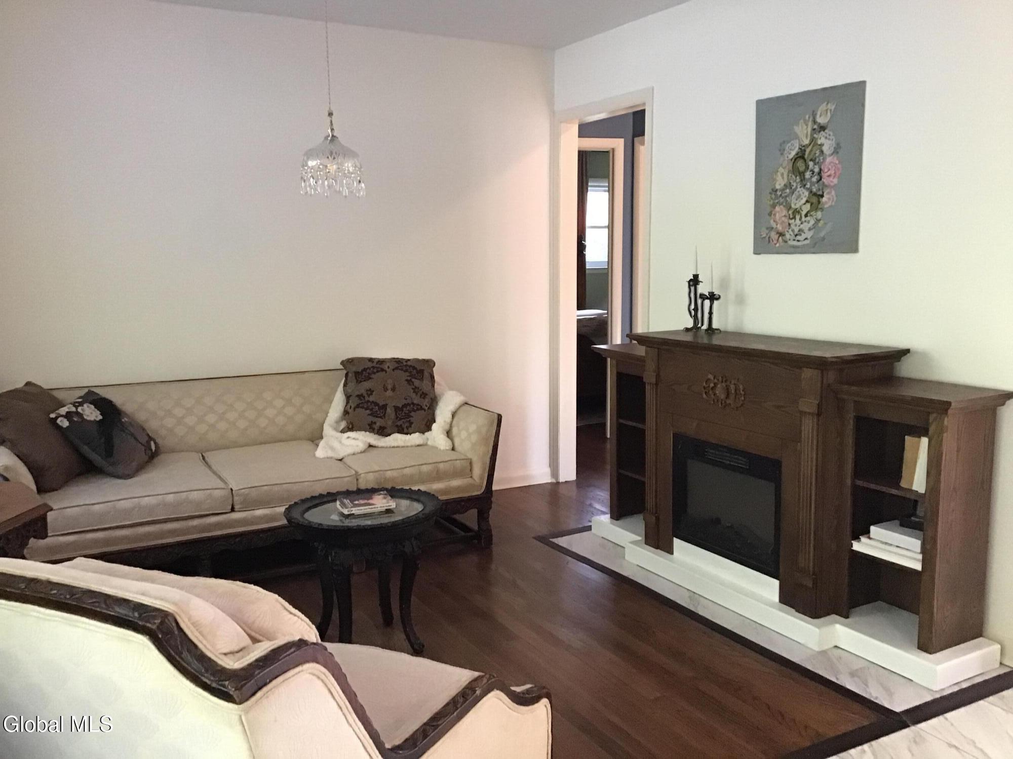 40 Glendale Road Latham NY 12110