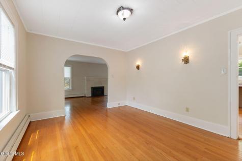 1476 Regent Street Niskayuna NY 12309