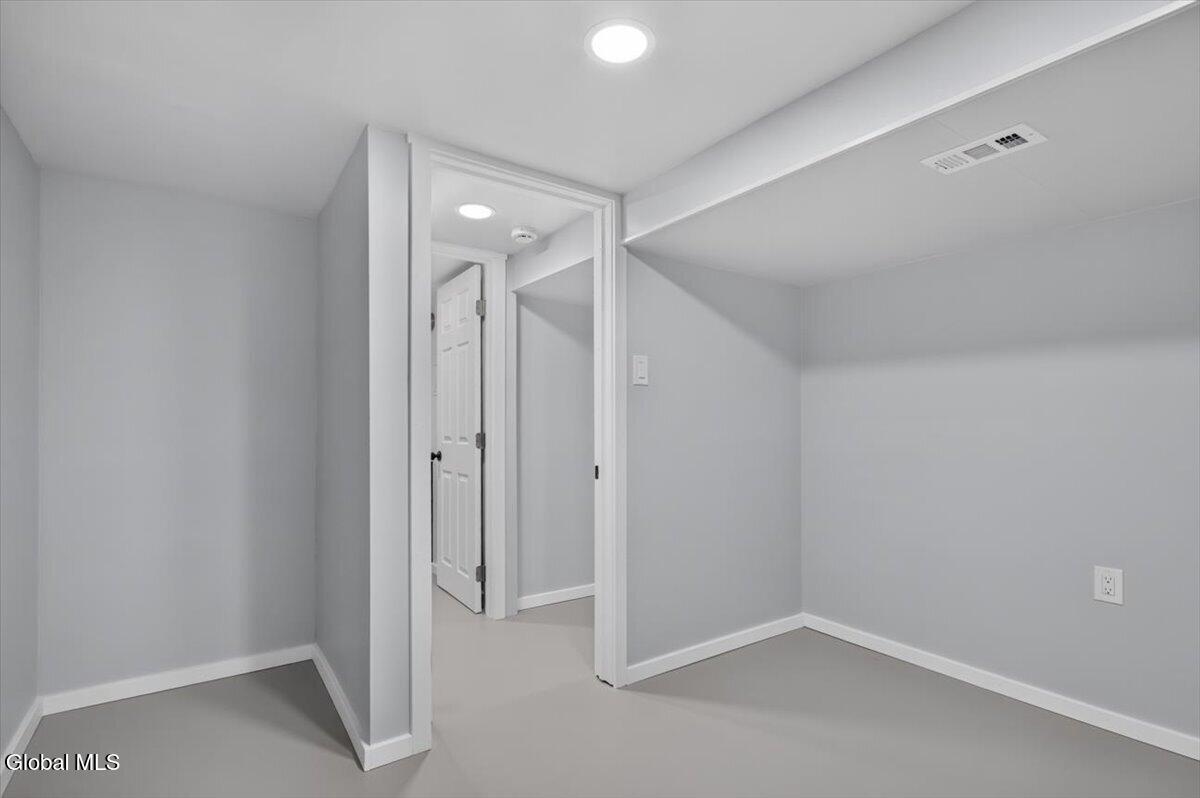 5 Breski Lane Halfmoon NY 12065