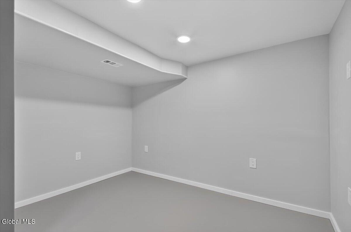 5 Breski Lane Halfmoon NY 12065